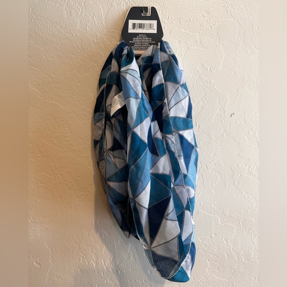 NWT Infinity Scarf​​ - Picture 2 of 3